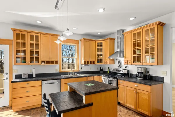 $575,000 | 24845 Emanuel Lane, Tremont, IL 61568