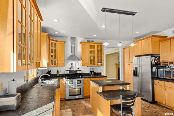 $575,000 | 24845 Emanuel Lane, Tremont, IL 61568