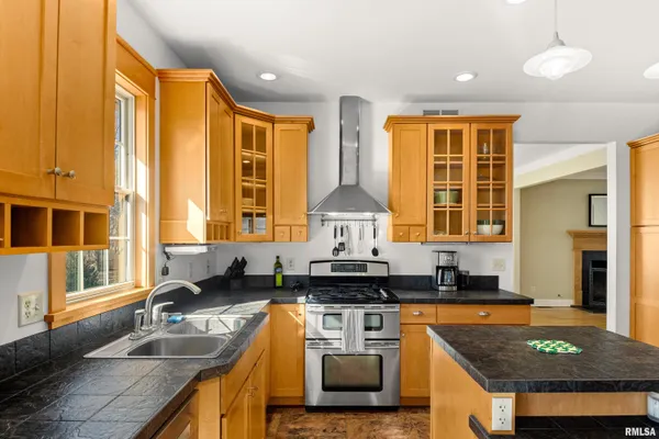 $575,000 | 24845 Emanuel Lane, Tremont, IL 61568