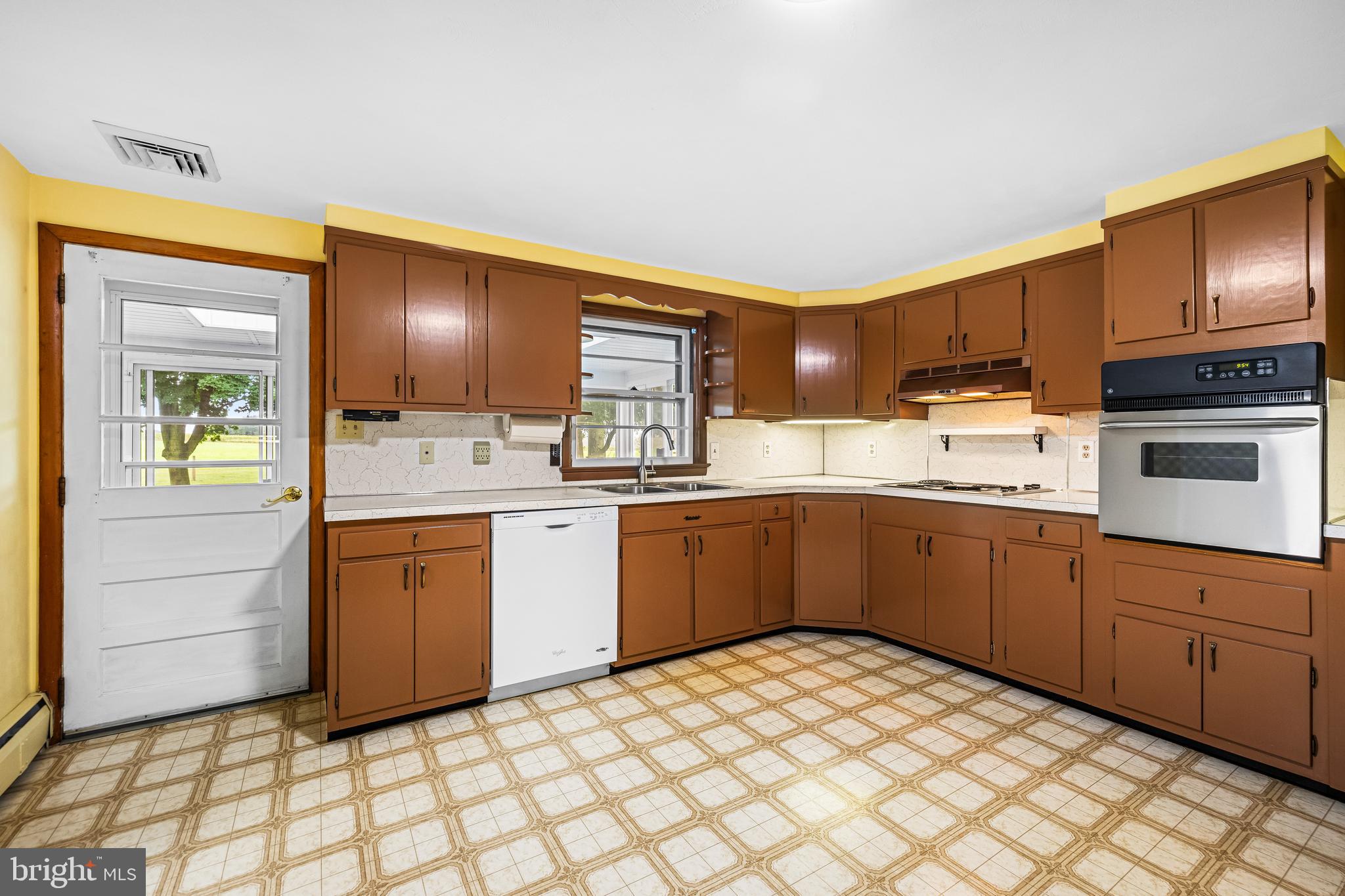 4710 Fiscal Road Glen Rock, PA 17327 - Photo 9 of 39 Gallery Image 9