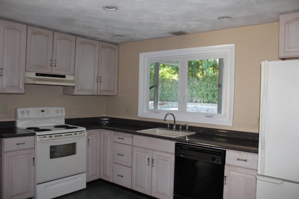 186 Temi Road Bellingham, MA 02019 - Photo 3 of 17 Gallery Image 3