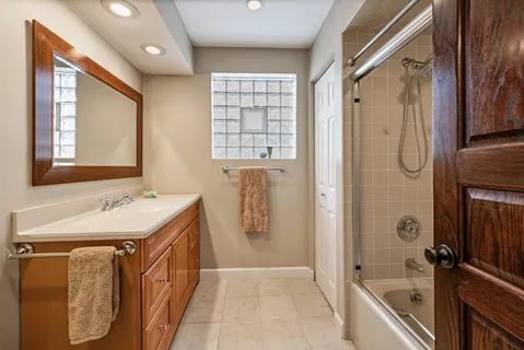 $695,000 | 3855 North Greenview Avenue, Unit 2A, Chicago, IL 60613