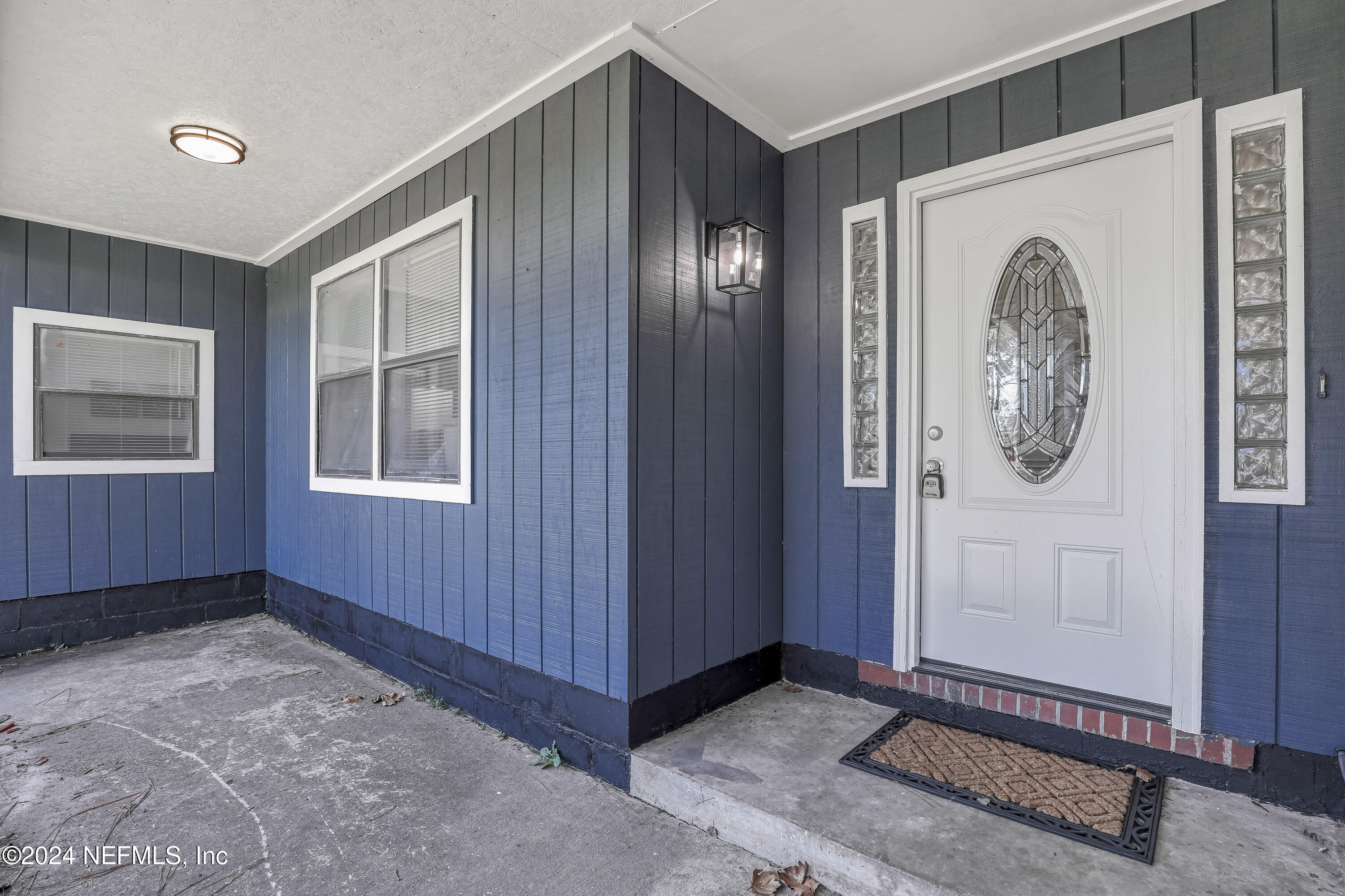 54221 Cravey Road Callahan, FL 32011 - Photo 9 of 52 a view of an entryway with sitting space