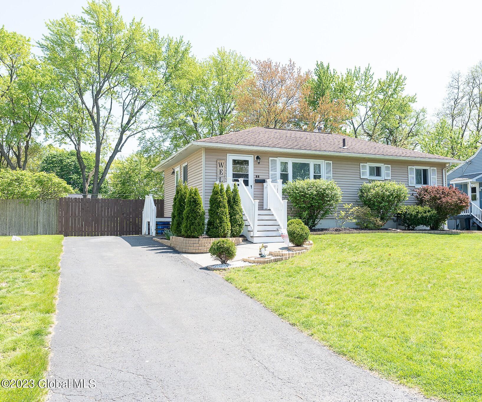 22 Tanglewood Road Colonie, NY 12205 - Photo 1 of 41 001-22-Tanglewood-Rd