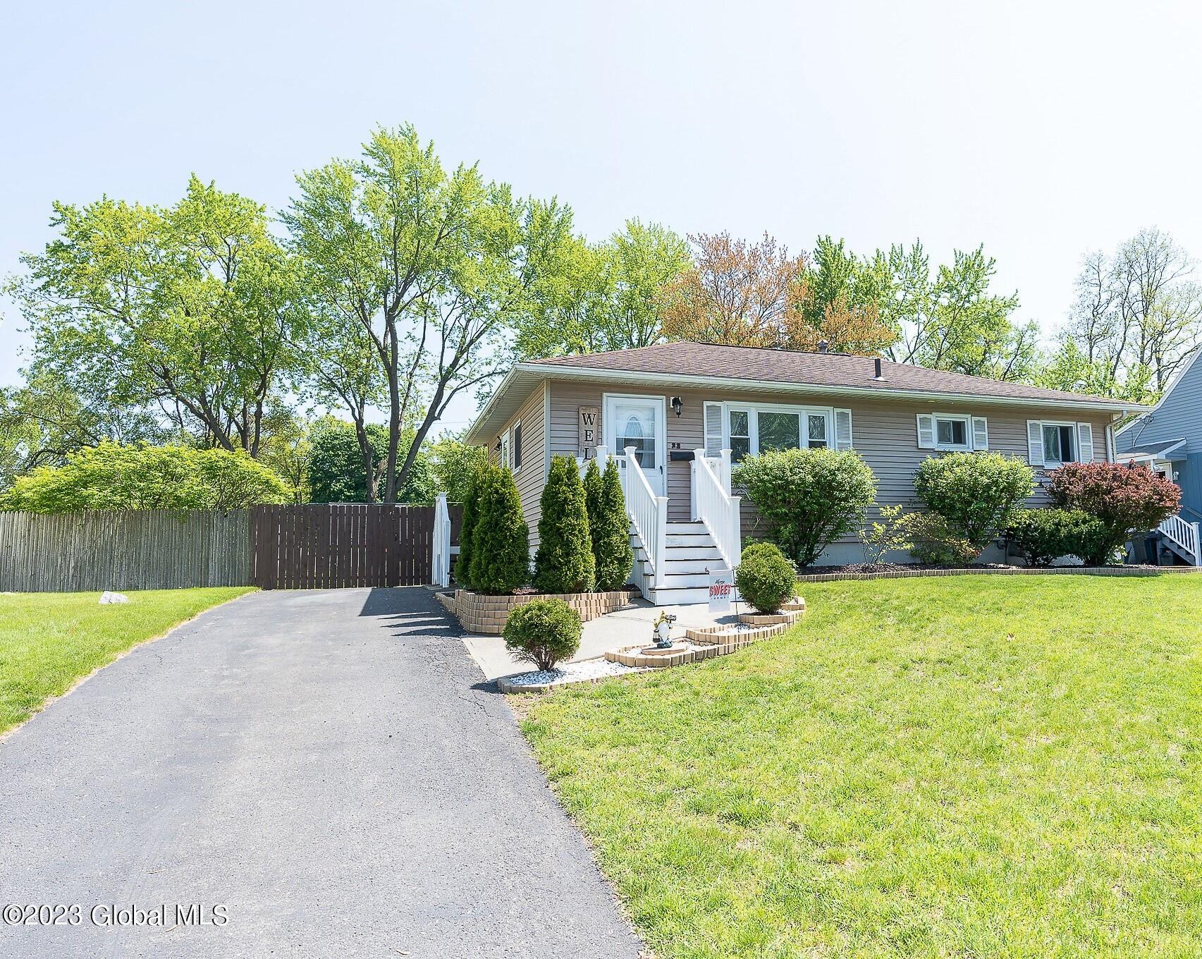 22 Tanglewood Road Colonie, NY 12205 - Photo 3 of 41 005-22-Tanglewood-Rd