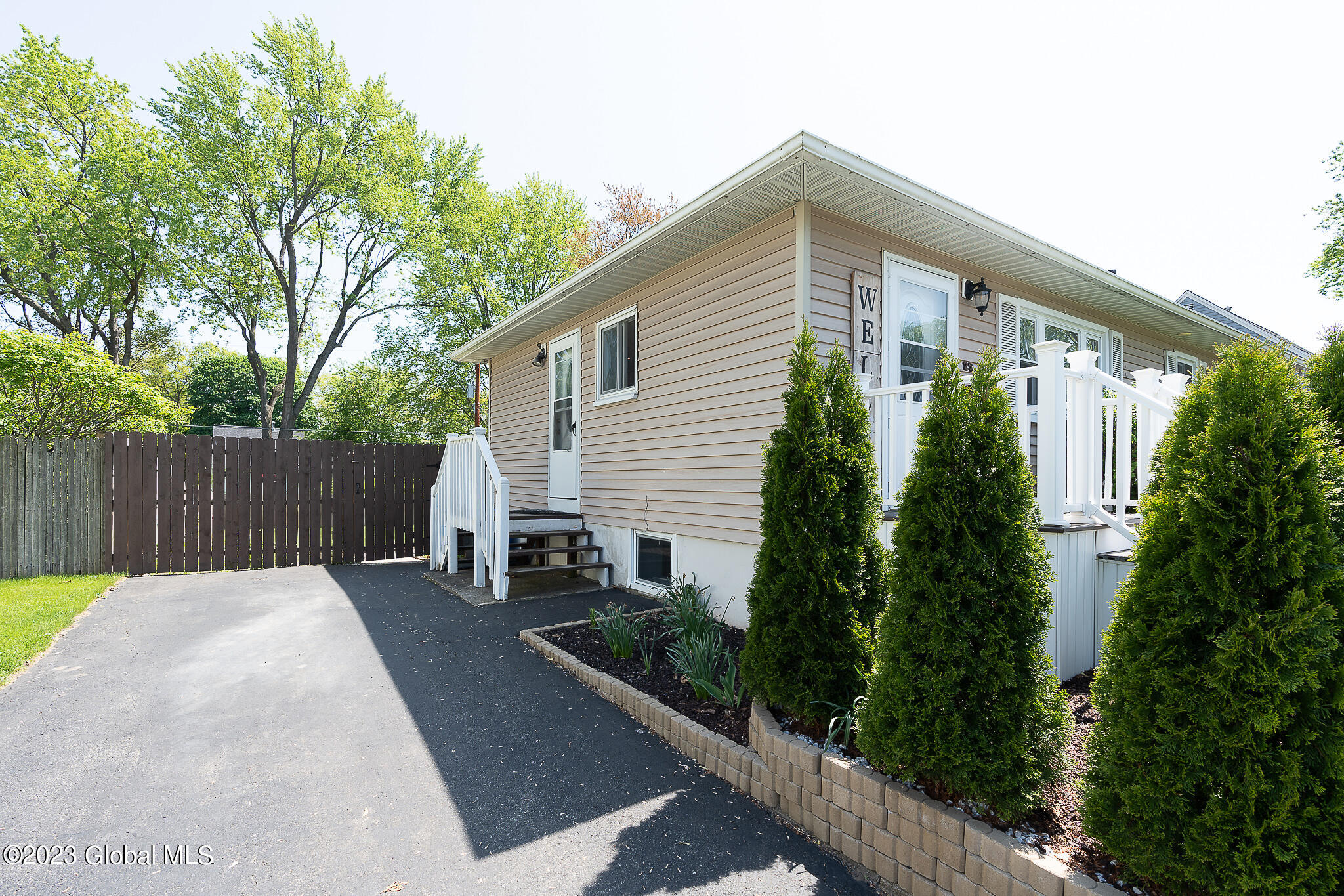 22 Tanglewood Road Colonie, NY 12205 - Photo 4 of 41 006-22-Tanglewood-Rd