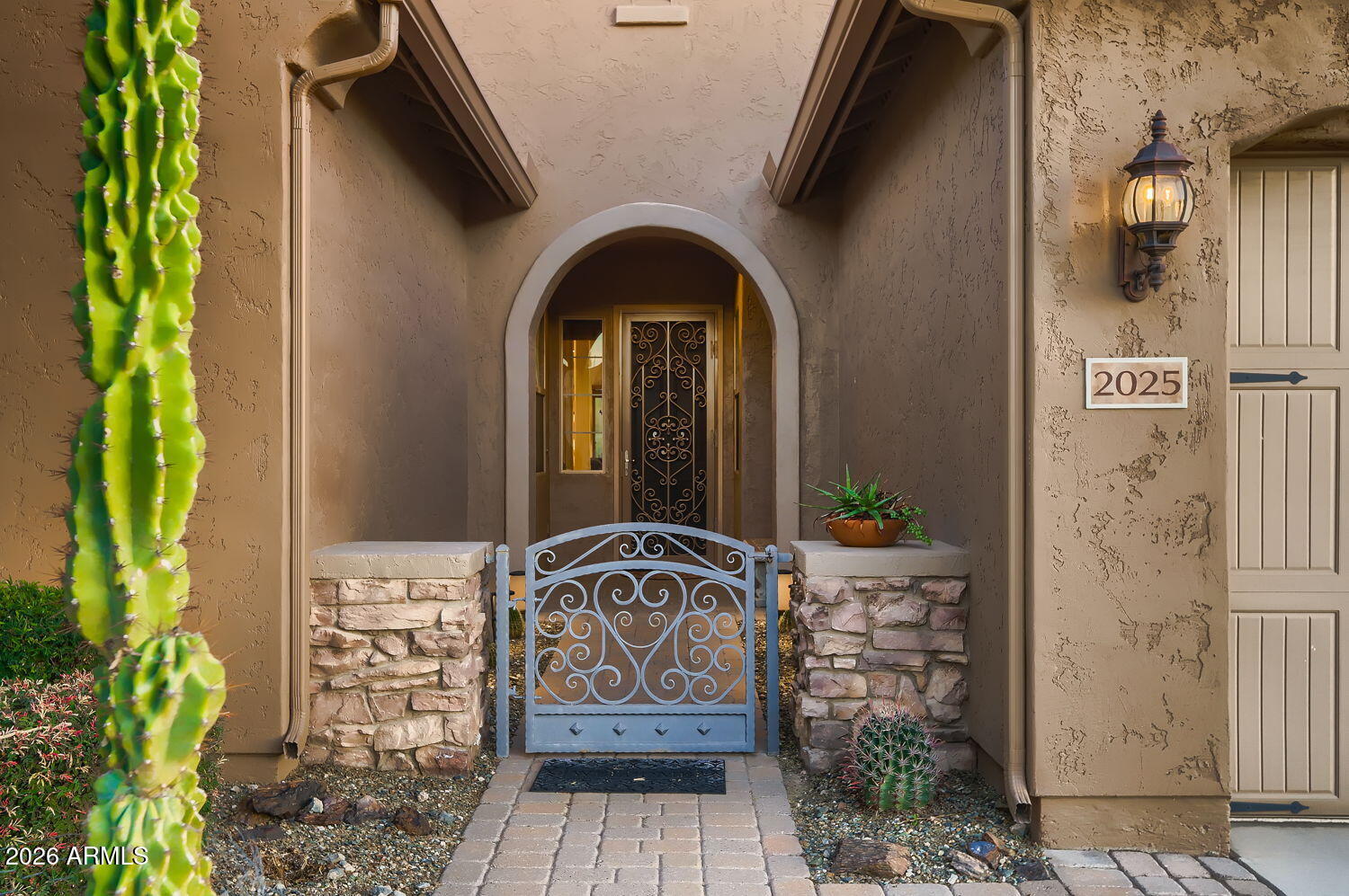 2025 West Steed Ridge Phoenix, AZ 85085 - Photo 3 of 53 2025 W Steed Ridge - Web Quality - 003 -