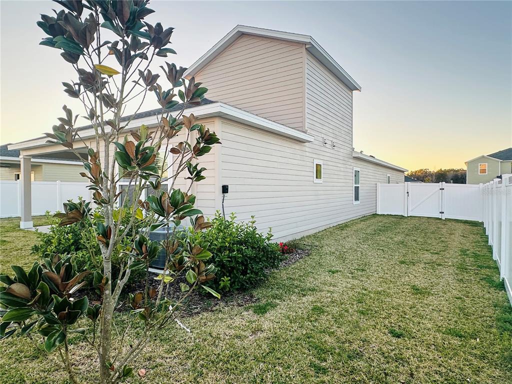 1139 Northwest 44th Court Road Ocala, FL 34482 - Photo 6 of 36 a view of a backyard
