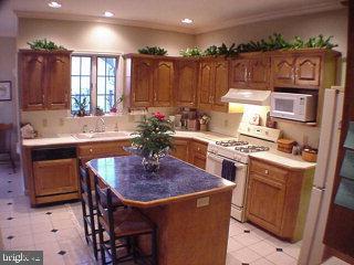327 Portland Place Lititz, PA 17543 - Photo 3 of 10