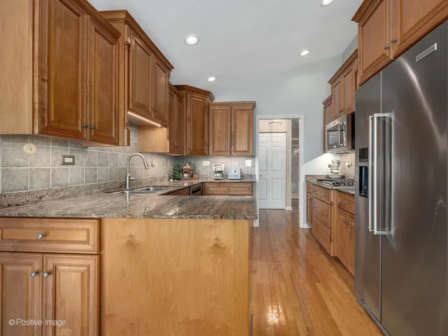 $525,000 | 1961 Wexford Circle, Wheaton, IL 60189