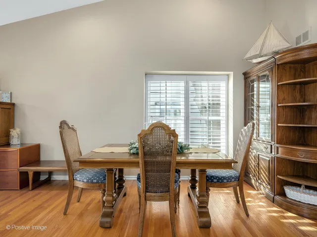 $525,000 | 1961 Wexford Circle, Wheaton, IL 60189