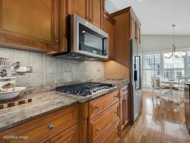 $525,000 | 1961 Wexford Circle, Wheaton, IL 60189