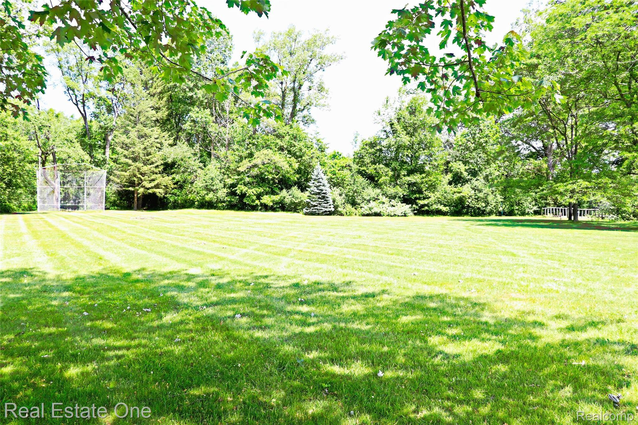 1945 Dawn Ridge Road Walled Lake, MI 48390 - Photo 45 of 46 IMG_2157.jpg