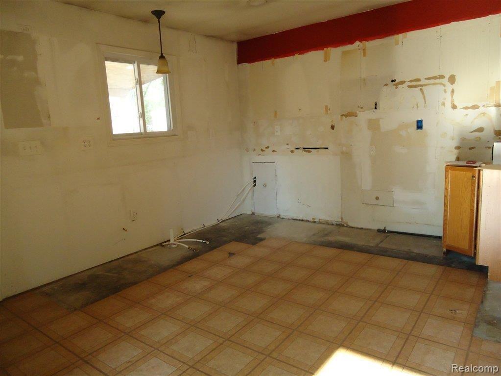 39318 Wade Road Romulus, MI 48174 - Photo 3 of 11 Kitchen.jpg