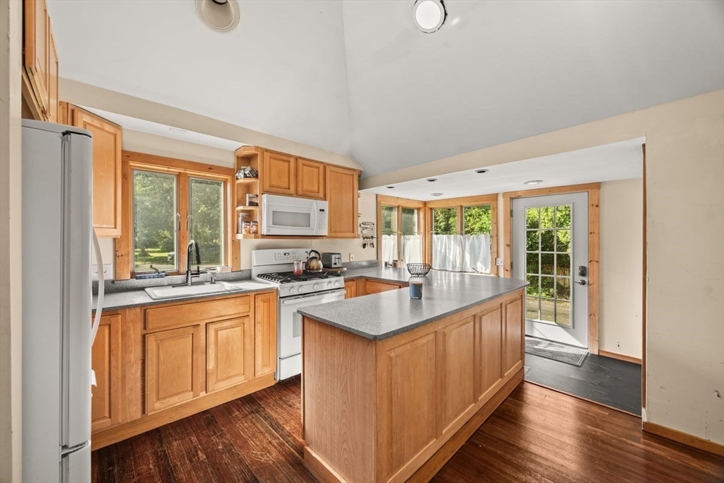 10 Great Neck Road Wareham, MA 02558 - Photo 6 of 21