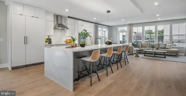 $1,784,222 | 1249 Hillgate Place, Unit NOTTINGHAM 102, Potomac, MD 20854