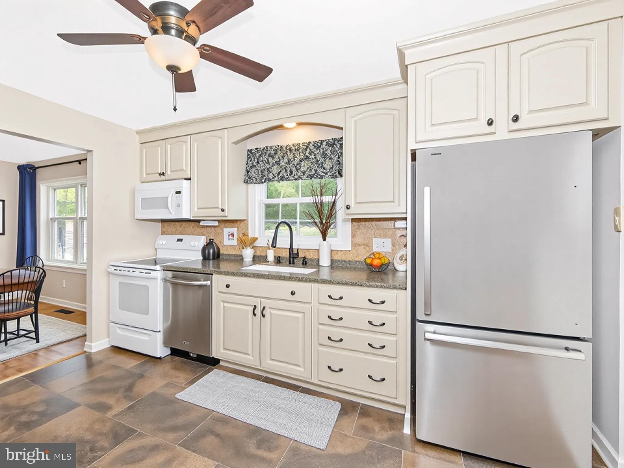 13826 Northcrest Road Hagerstown, MD 21742 - Photo 12 of 51 Virtual Staged Kitchen