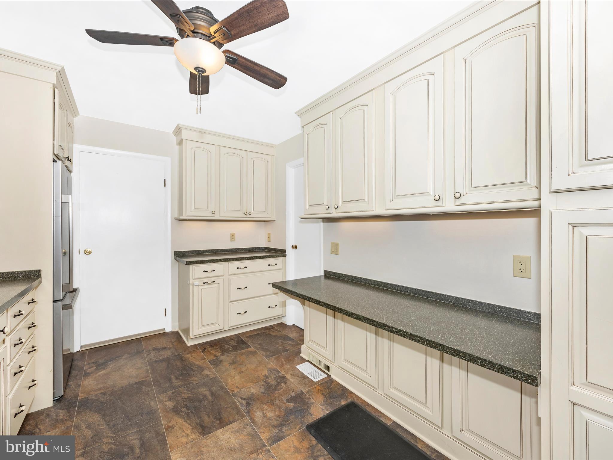 13826 Northcrest Road Hagerstown, MD 21742 - Photo 16 of 51 Kitchen