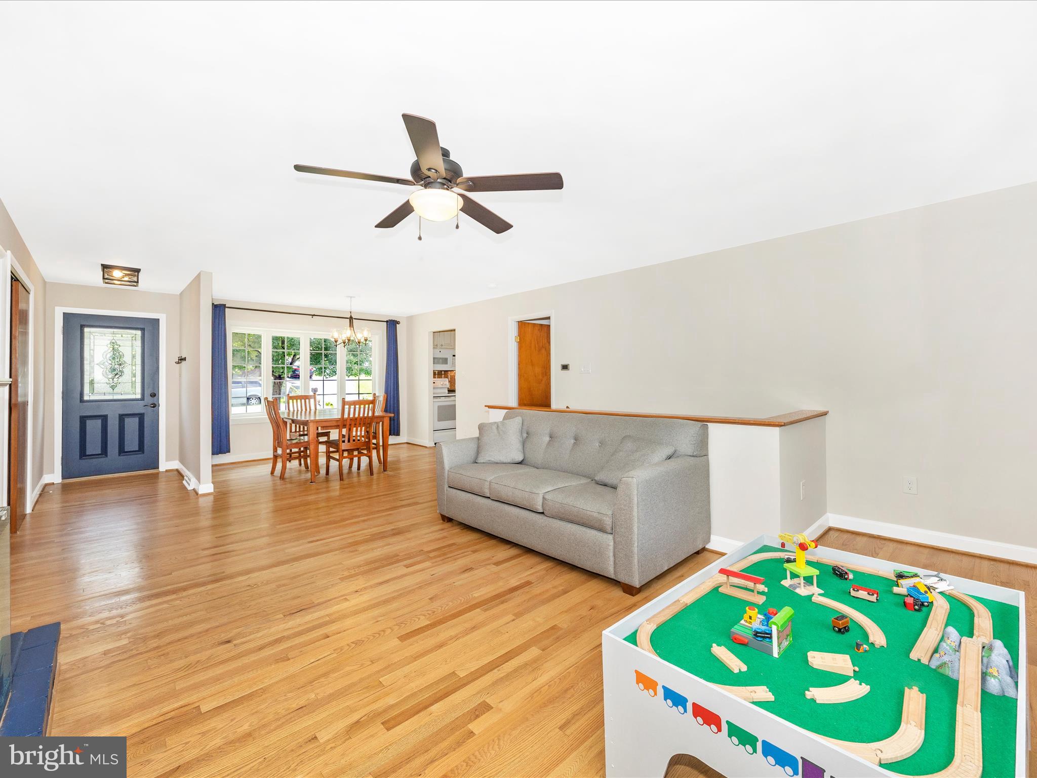 13826 Northcrest Road Hagerstown, MD 21742 - Photo 7 of 51 Living Room