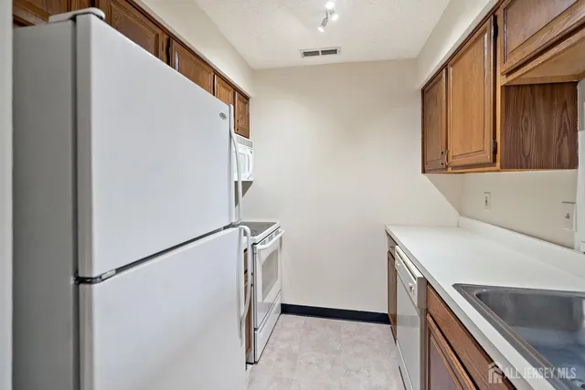 a close view of sink and tap