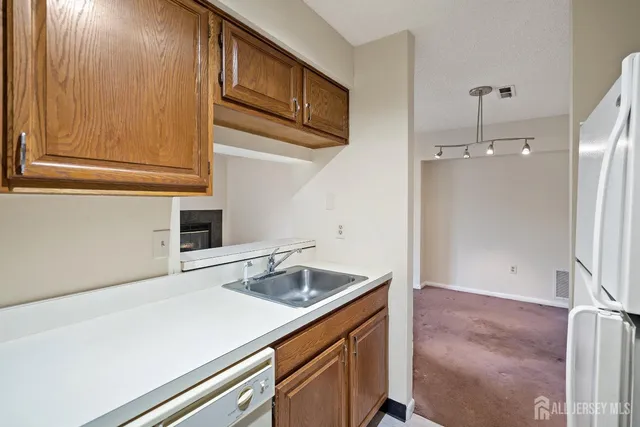 a view of empty room with window