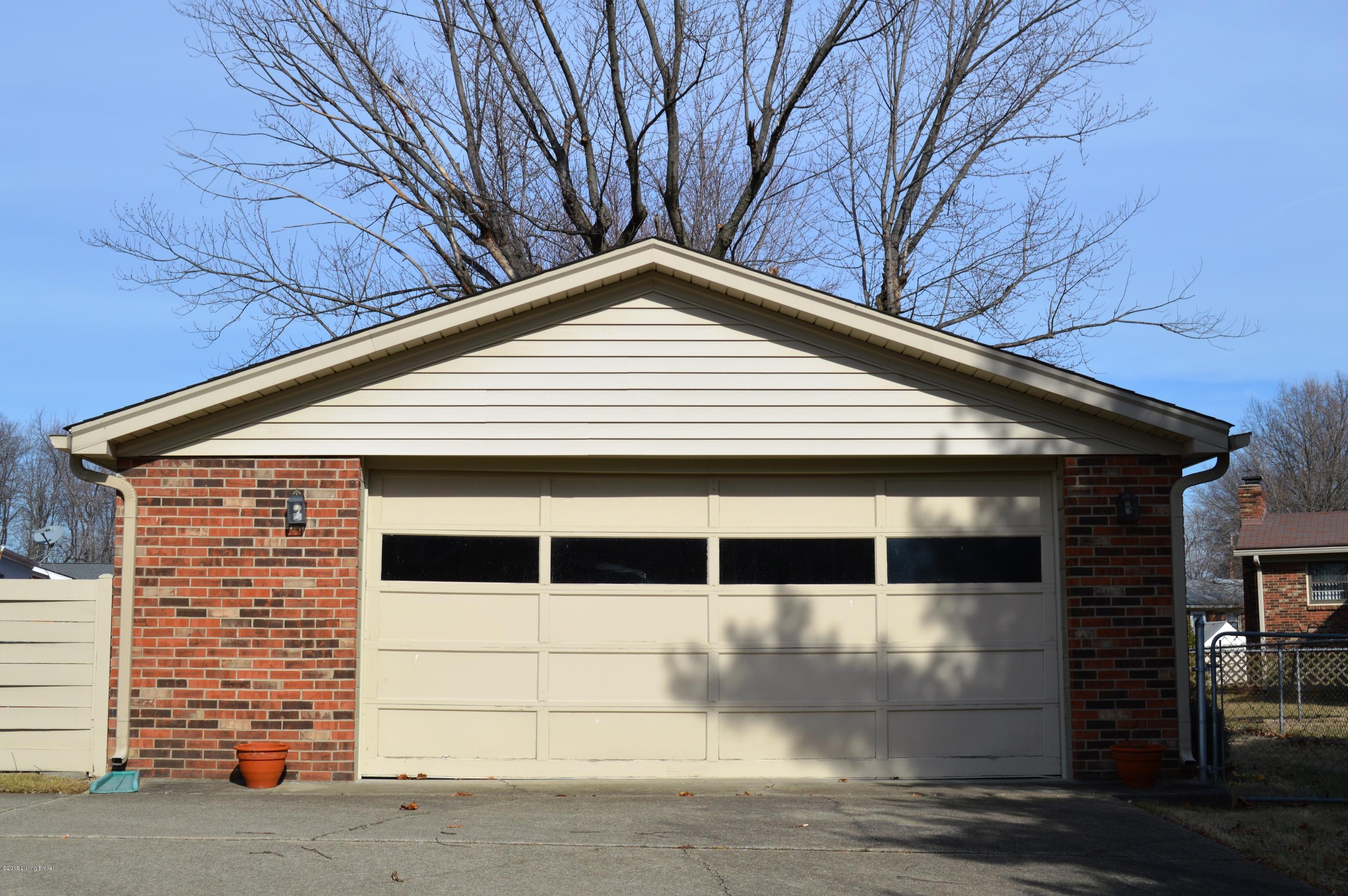 7907 Naples Road Louisville, KY 40219 - Photo 2 of 28 DSC_0414