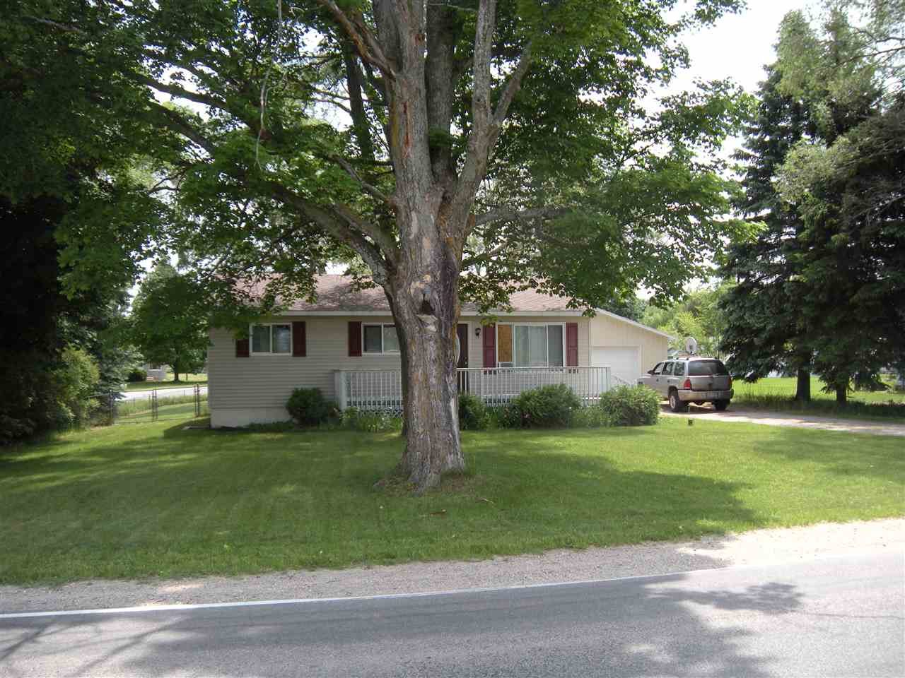 4431 Vance Road Traverse City, MI 49685 - Photo 5 of 18 1818350-4.JPG
