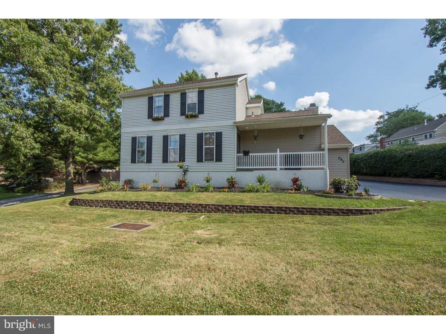 293 Sugartown Road Wayne, PA 19087 - Photo 2 of 25 Front Yard