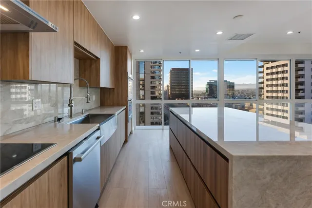 $14,000 | 10750 Wilshire Boulevard, Unit 901, Los Angeles, CA 90024