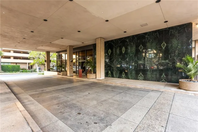 $14,000 | 10750 Wilshire Boulevard, Unit 901, Los Angeles, CA 90024