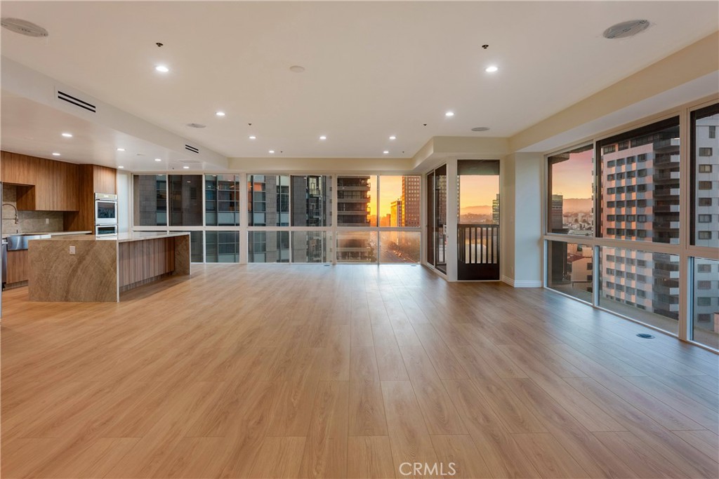 10750 Wilshire Boulevard, Unit 901 Los Angeles, CA 90024 - Photo 4 of 34