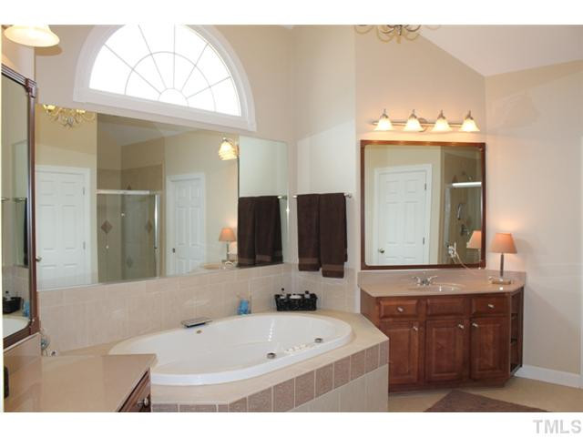 11841 Lowery Ridge Drive Raleigh, NC 27614 - Photo 12 of 25 Master Bath/Spa