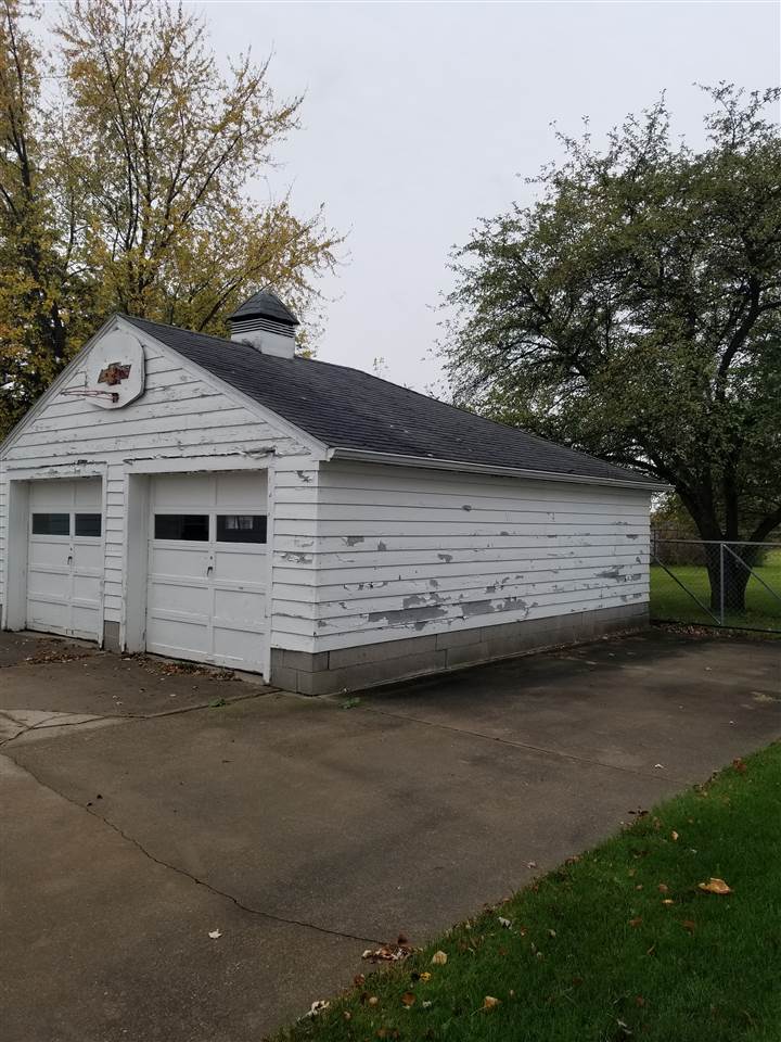 160 South Lincoln Road Bay City, MI 48708 - Photo 9 of 29