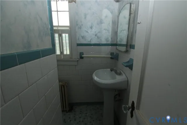 a bathroom with a sink and a toilet