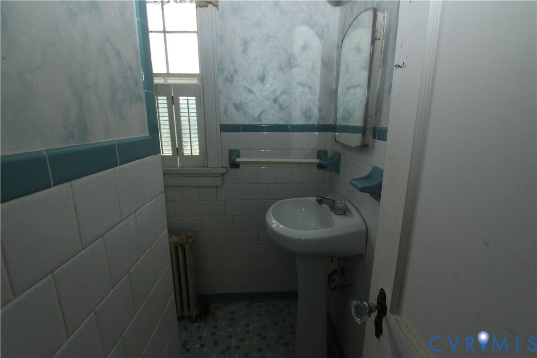 17037 Beaver Dam Road Beaverdam, VA 23015 - Photo 10 of 27 a bathroom with a sink and a toilet