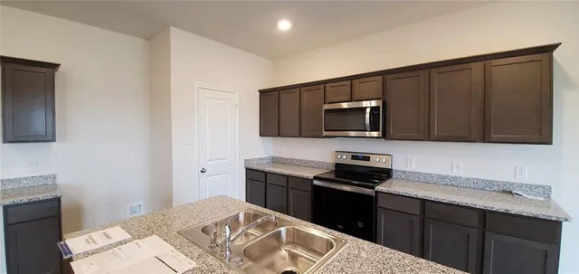 $2,600 | 813 Fueller Drive, Aubrey, TX 76227