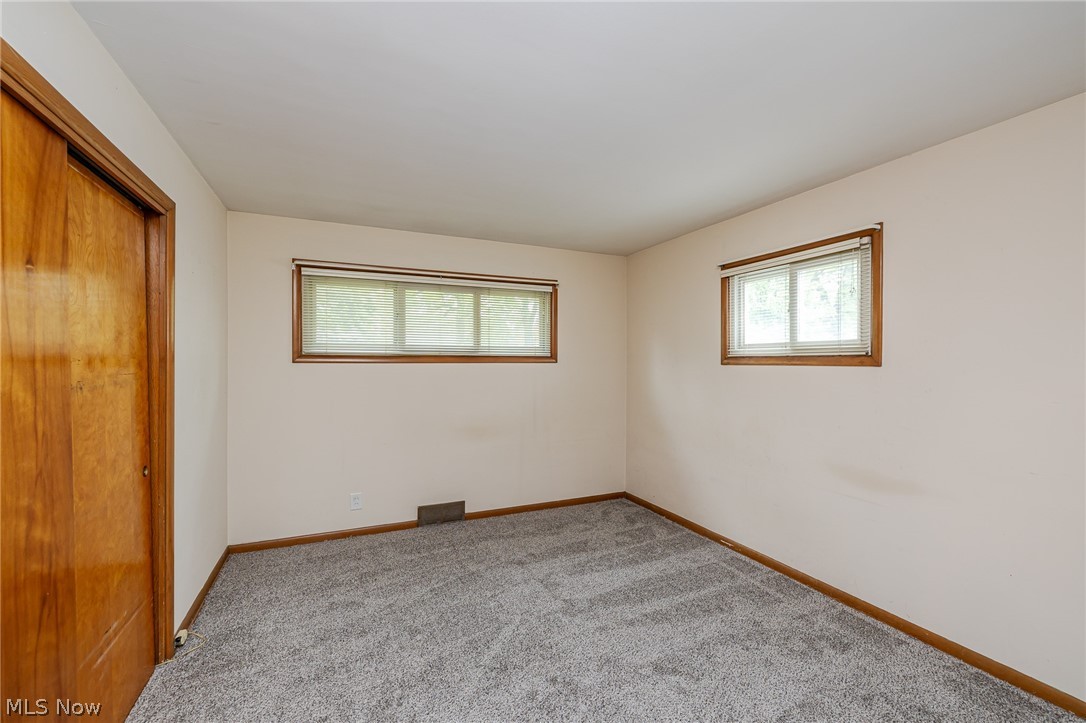5670 Cherokee Road Cleveland, OH 44124 - Photo 16 of 37