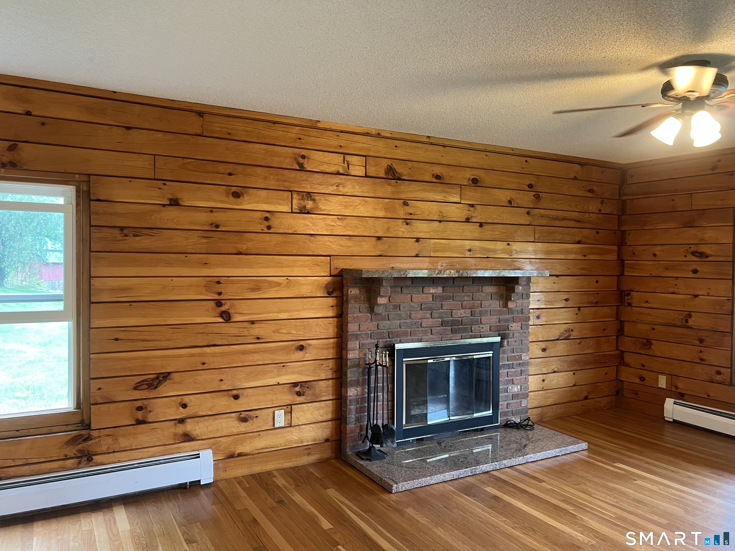 698 Leetes Island Road Branford, CT 06405 - Photo 4 of 9