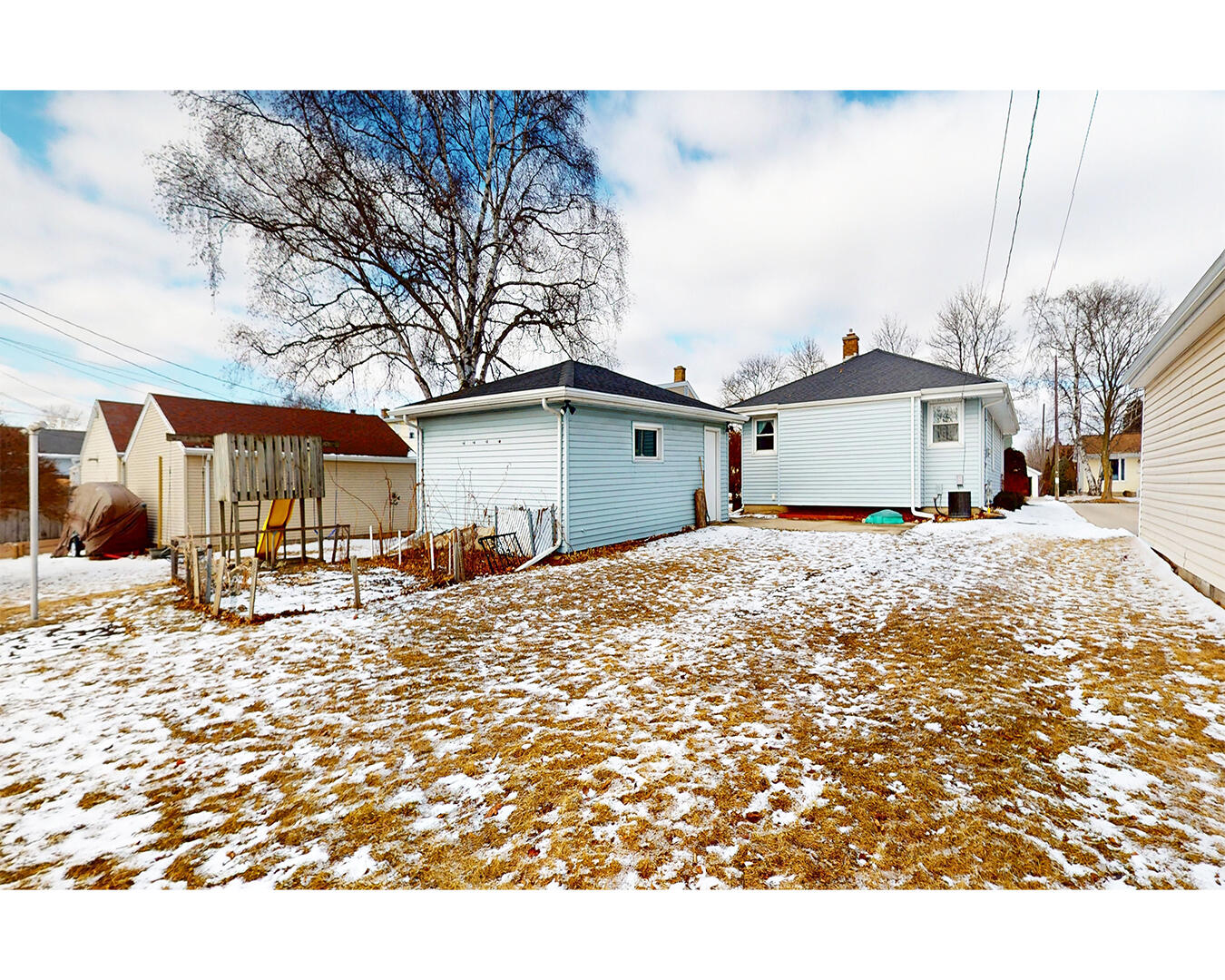 1525 George Street Manitowoc, WI 54220 - Photo 26 of 29 Backyard, Patio, Garden