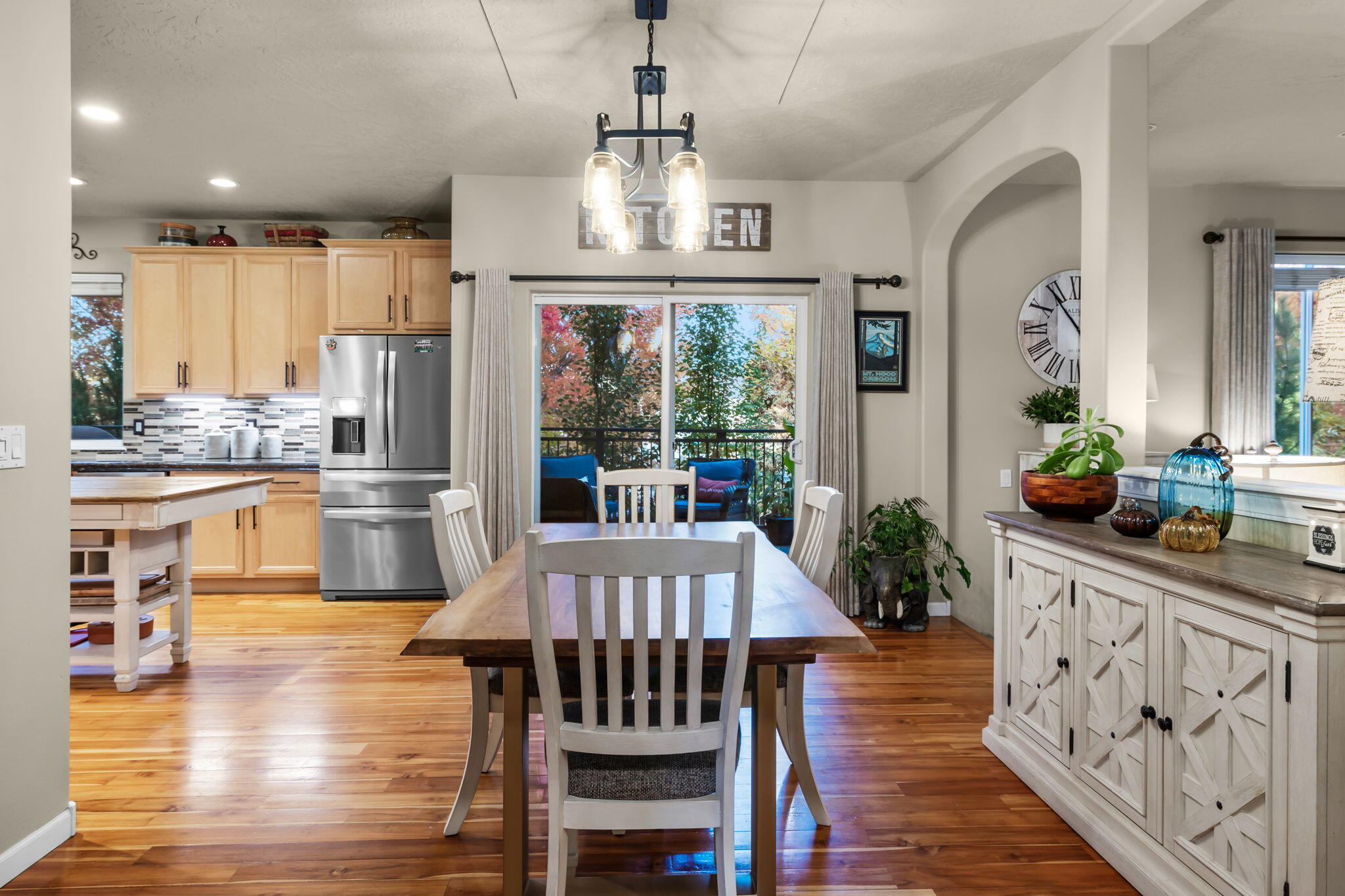 61146 Ridge Falls Place Bend, OR 97702 - Photo 10 of 51 Dining