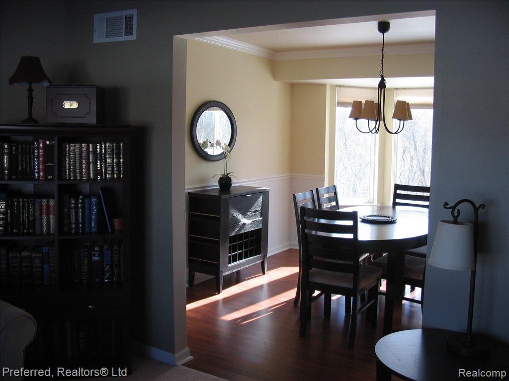 925 Ridgeview Circle Lake Orion, MI 48362 - Photo 8 of 24 DINING ROOM