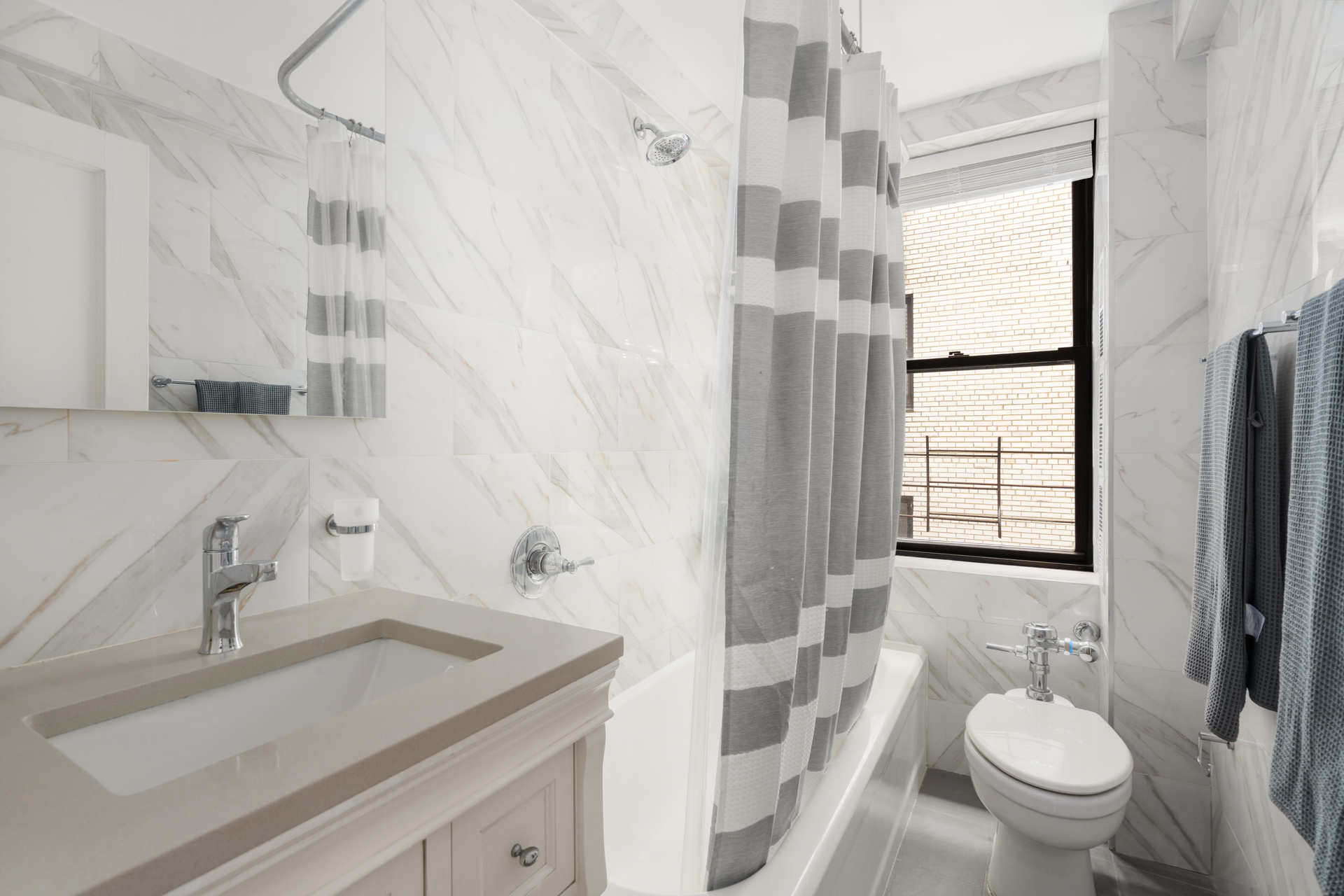 235 East 73rd Street, Unit 2H Manhattan, NY 10021 - Photo 5 of 7