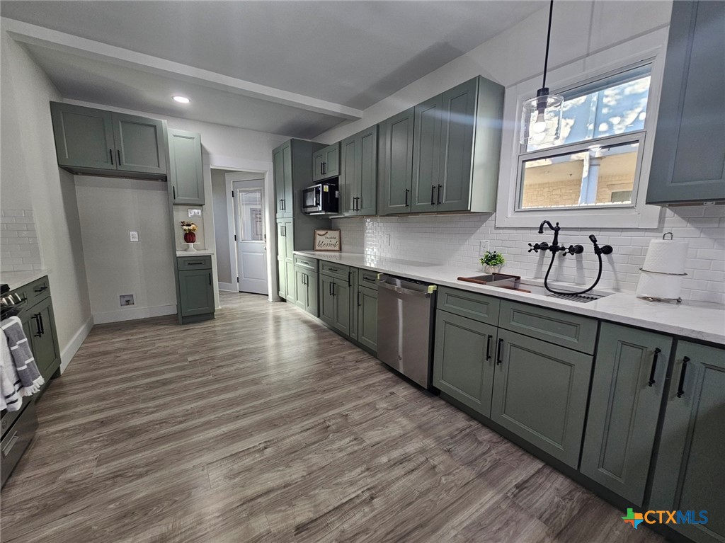 624 South Austin Street Seguin, TX 78155 - Photo 11 of 38