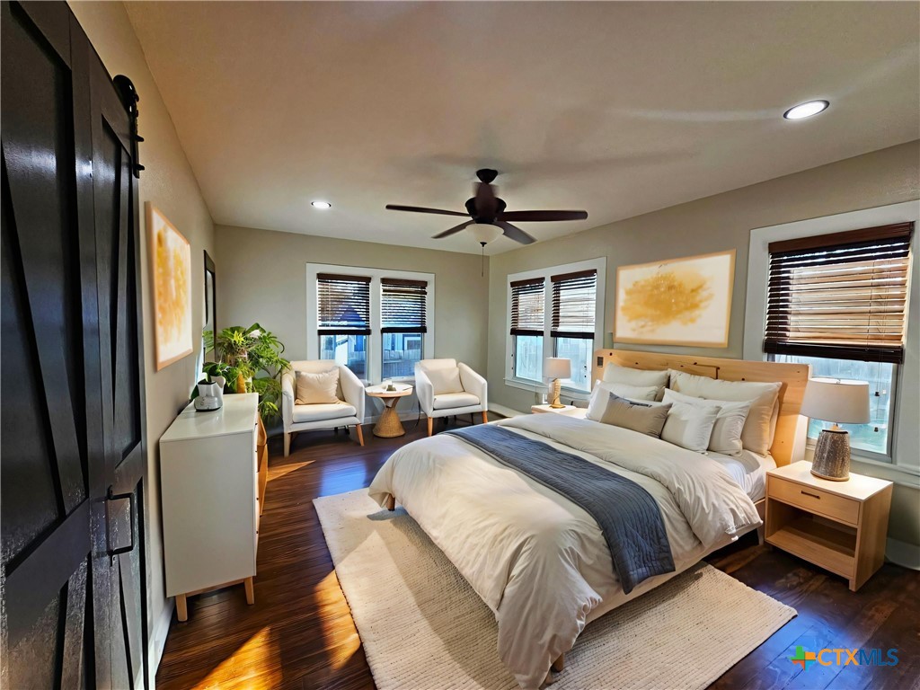 624 South Austin Street Seguin, TX 78155 - Photo 18 of 38 Virtually Staged: Primary Bedroom