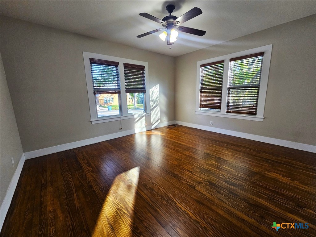 624 South Austin Street Seguin, TX 78155 - Photo 32 of 38