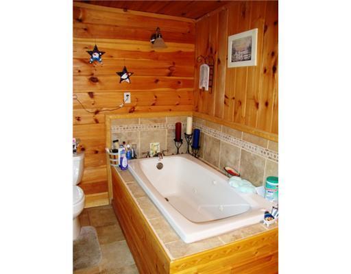 19 Webster Road Freeport, ME 04032 - Photo 9 of 10 Bathroom.