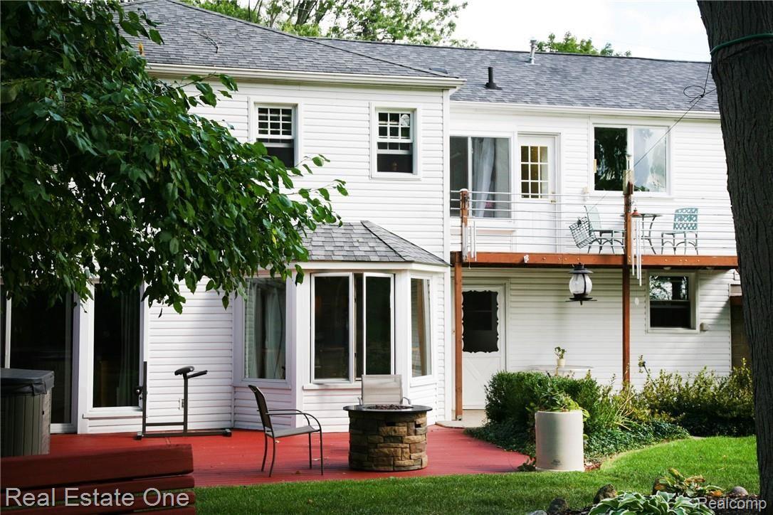 4091 Crocus Road Waterford, MI 48328 - Photo 16 of 28 back_3769c.jpg