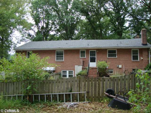 8524 Arran Road Richmond, VA 23235 - Photo 2 of 5 a backyard of a house with lots of green space