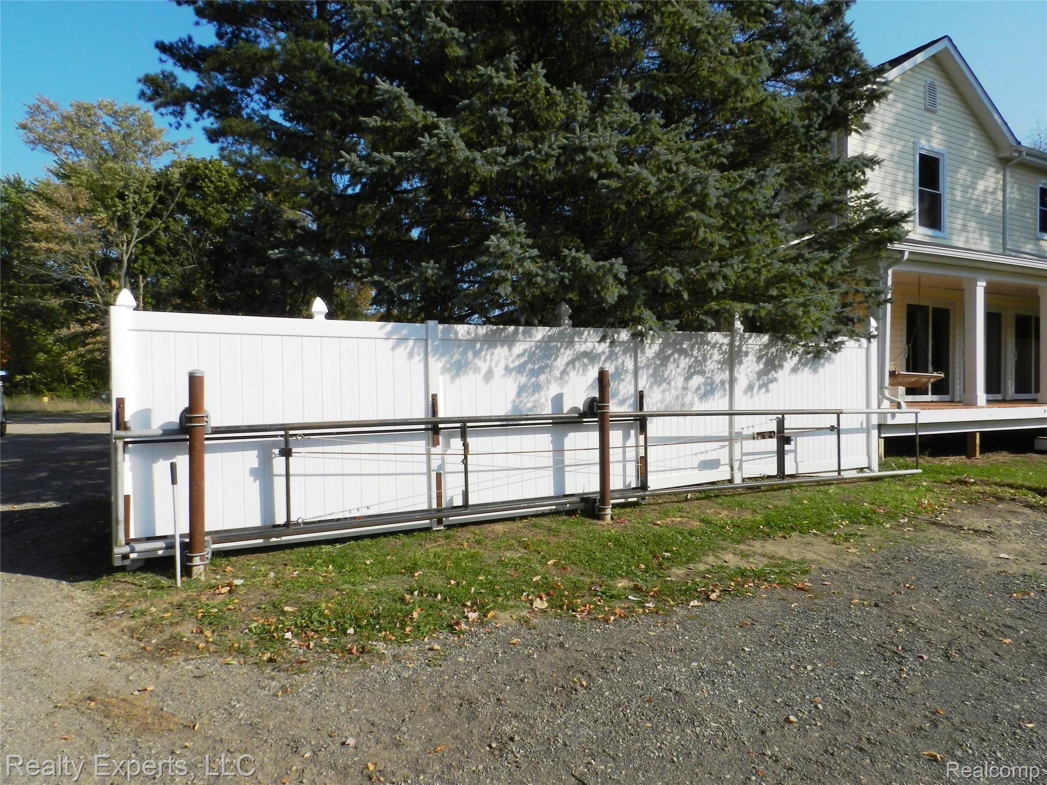 3020 East Maple Road Milford, MI 48381 - Photo 39 of 72 38.JPG