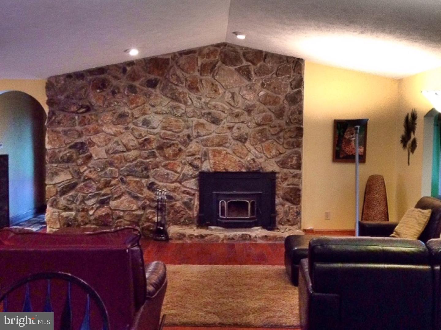 680 Store Road Harleysville, PA 19438 - Photo 7 of 21 Family Room